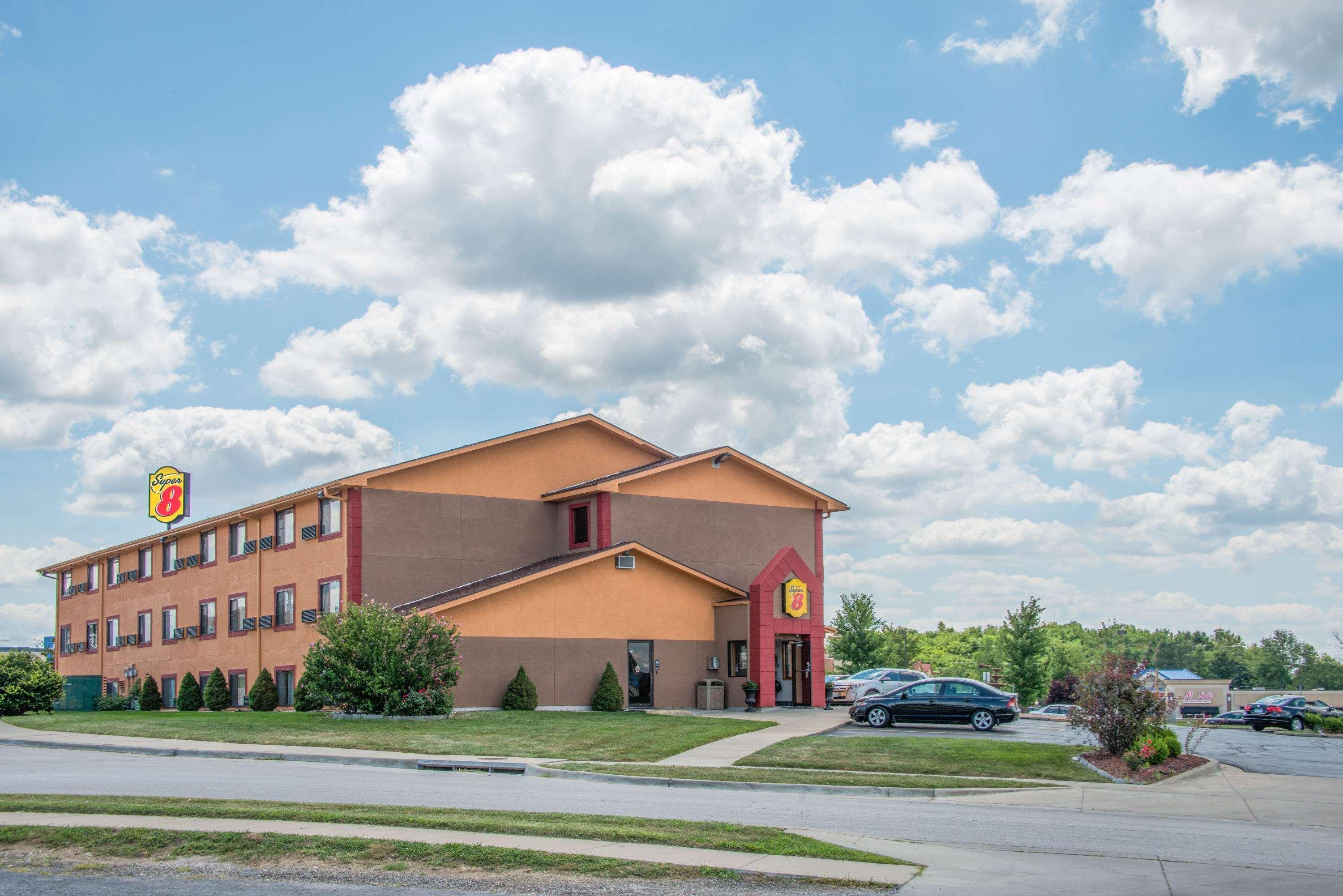 Super 8 By Wyndham Kansas City At Barry Road/Airport Экстерьер фото