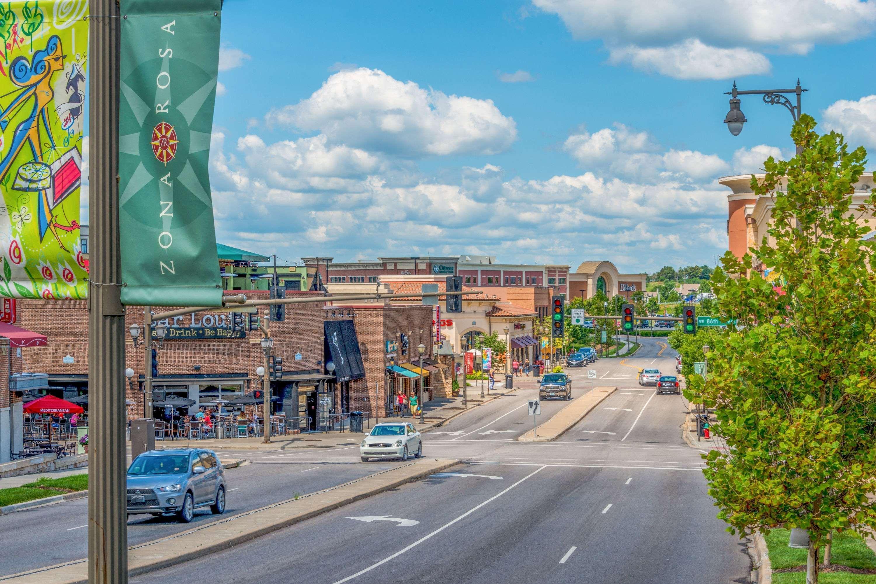 Super 8 By Wyndham Kansas City At Barry Road/Airport Экстерьер фото