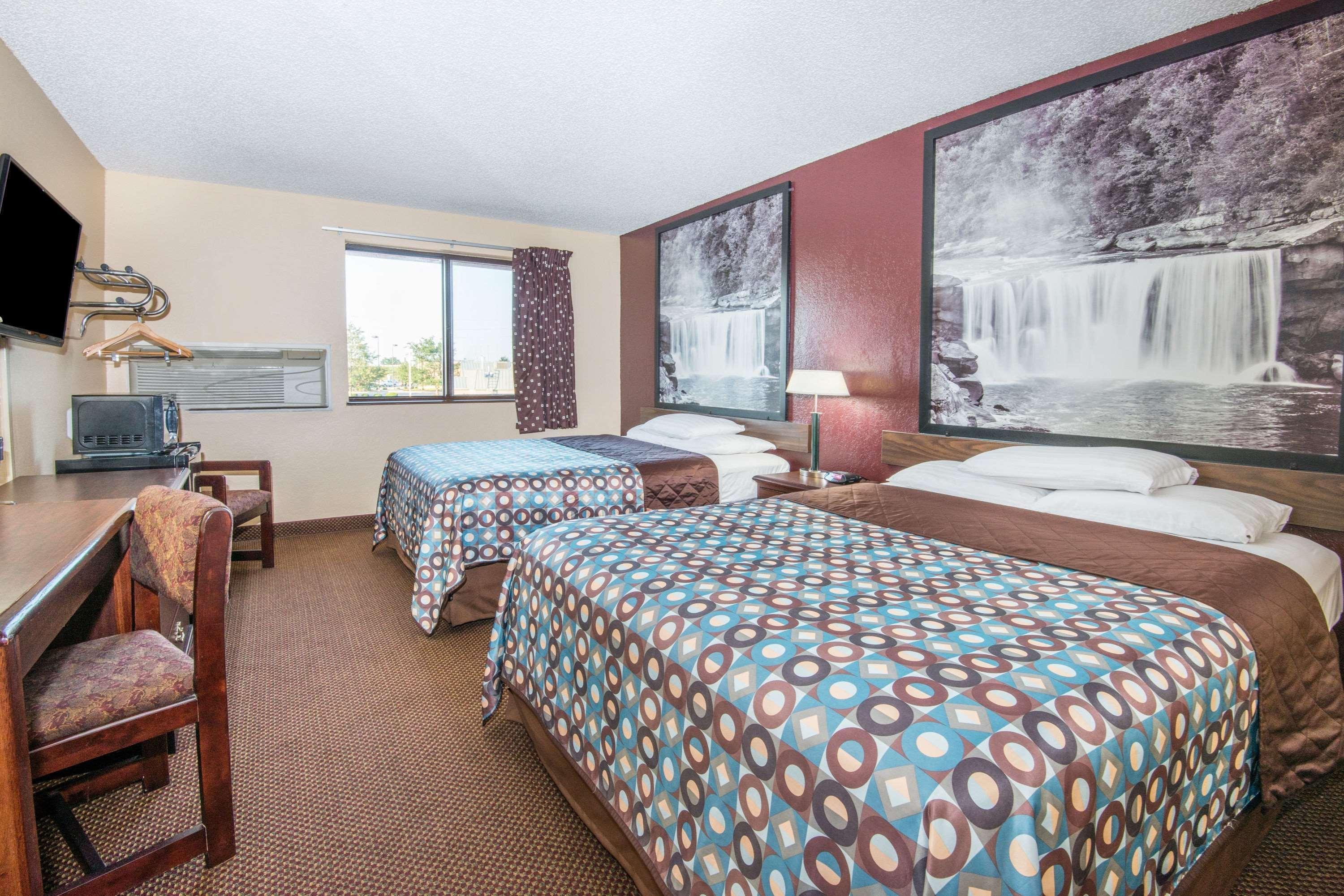 Super 8 By Wyndham Kansas City At Barry Road/Airport Экстерьер фото