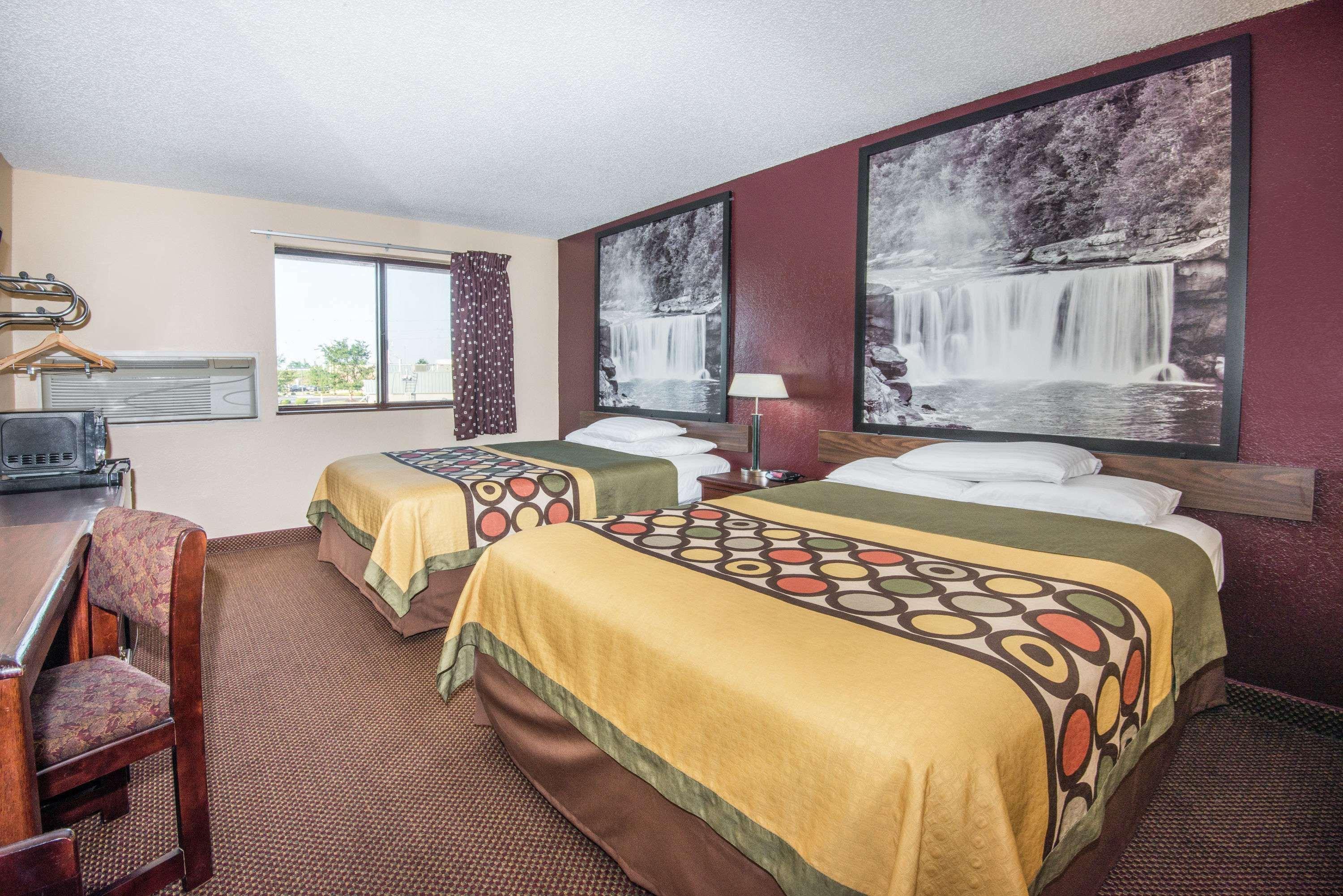 Super 8 By Wyndham Kansas City At Barry Road/Airport Экстерьер фото