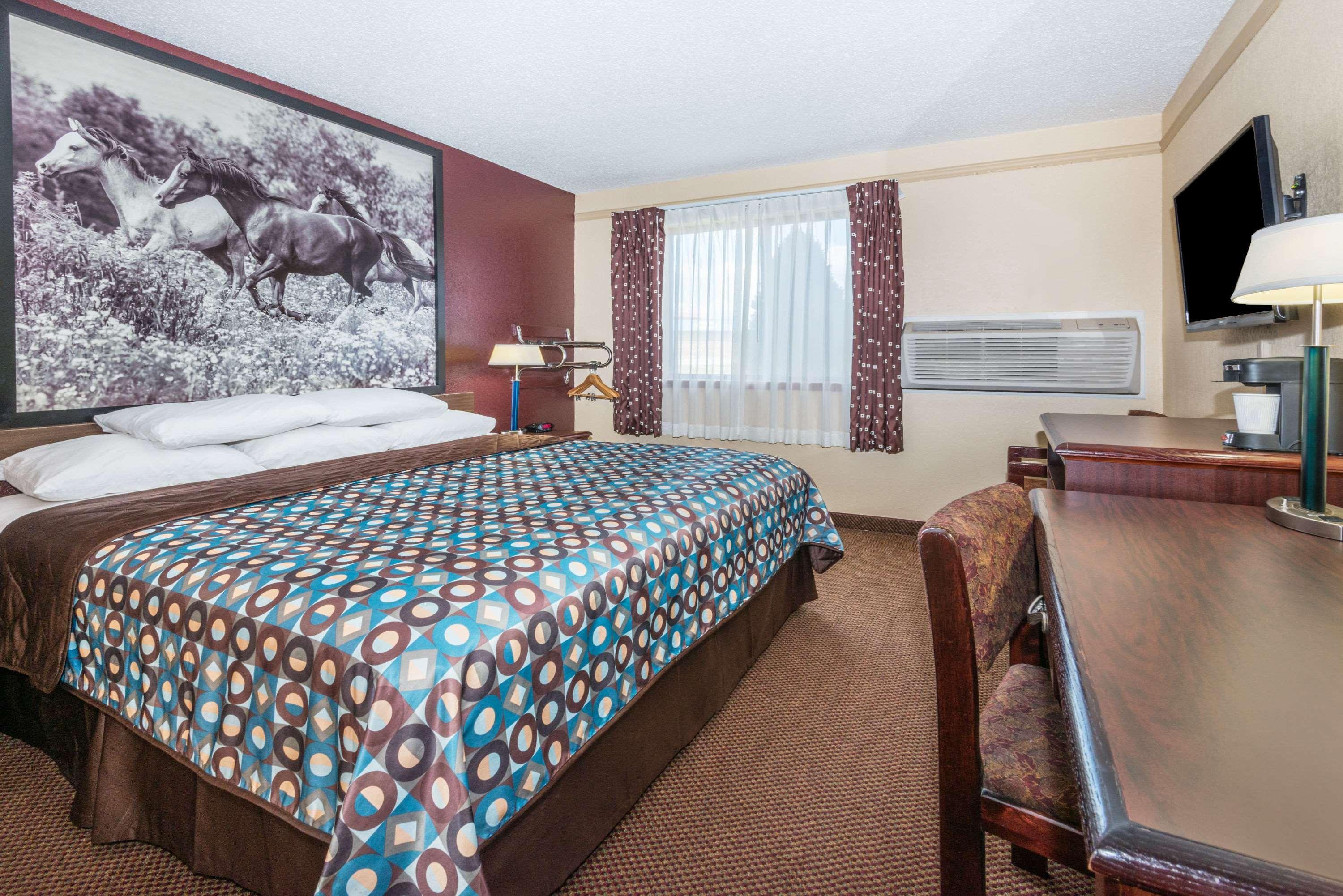 Super 8 By Wyndham Kansas City At Barry Road/Airport Экстерьер фото