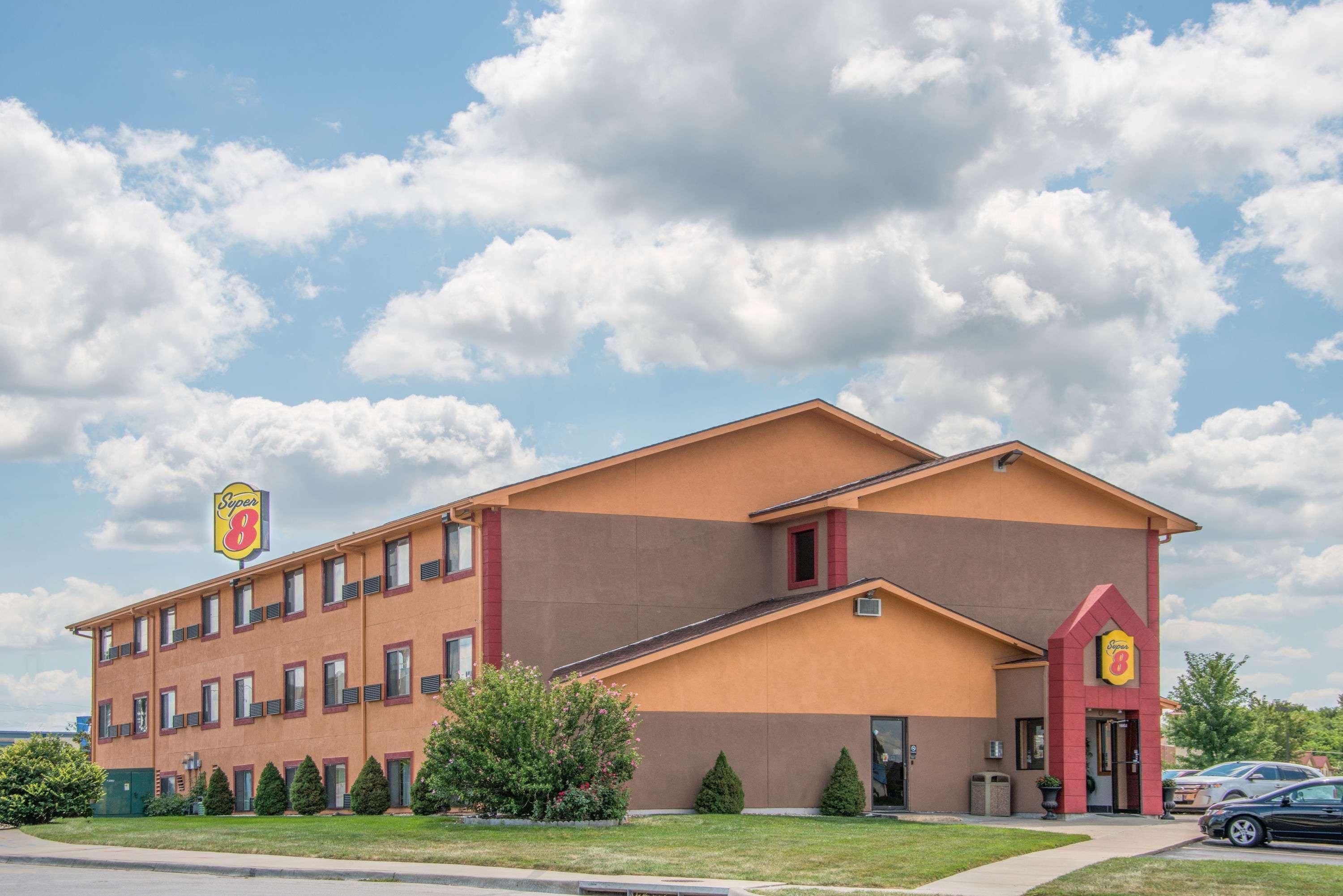 Super 8 By Wyndham Kansas City At Barry Road/Airport Экстерьер фото