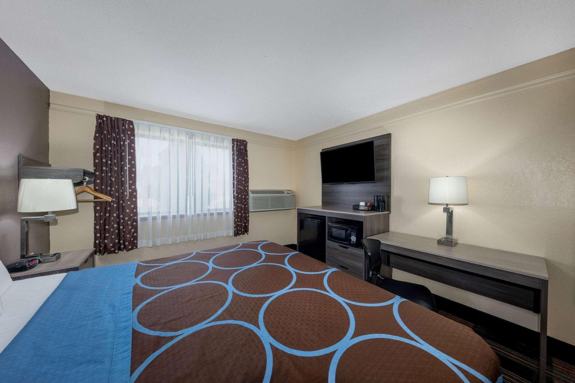 Super 8 By Wyndham Kansas City At Barry Road/Airport Экстерьер фото